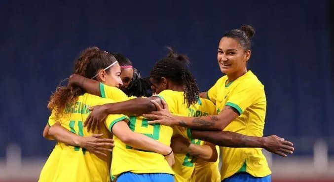 Seleção feminina de futebol avança às quartas de final