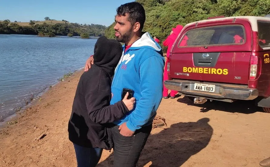 Sobrevivente conta como barco virou no Rio Ivaí, no PR