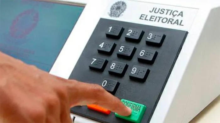 TSE desmente alegações de Bolsonaro sobre urna eletrônica