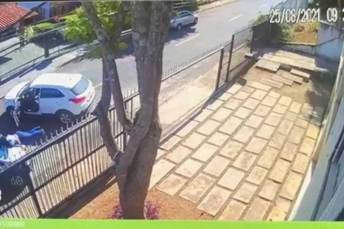 VÍDEO: Advogado atropela mulher durante briga de trânsito