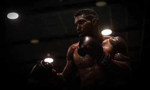 Abner Teixeira ganha e avança às quartas de final no boxe
