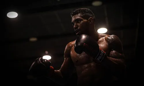 Abner Teixeira ganha e avança às quartas de final no boxe