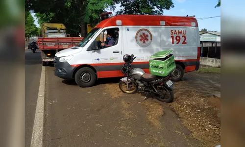 Acidente com caminhão deixa motociclista ferido em Apucarana