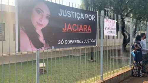 Acusado de matar a própria mulher com 25 facadas vai a júri