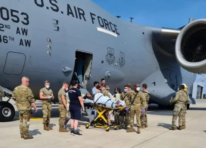 Afegã grávida tem bebê dentro de avião militar dos EUA