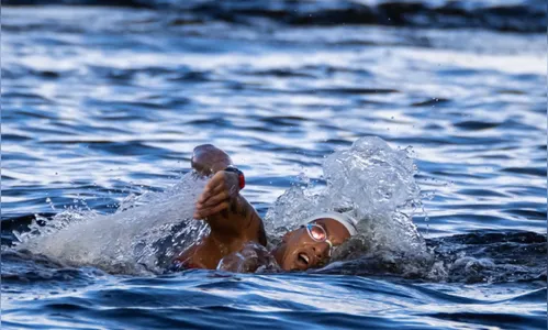 Ana Marcela Cunha ganha medalha de ouro na maratona aquática