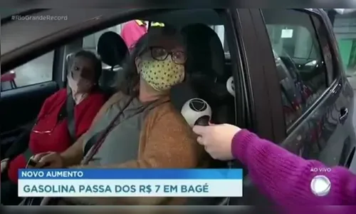 Ao vivo: mulher pede impeachment de Bolsonaro em reportagem