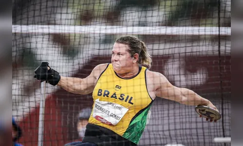 Aos 56 anos, brasileira é ouro no lançamento de disco