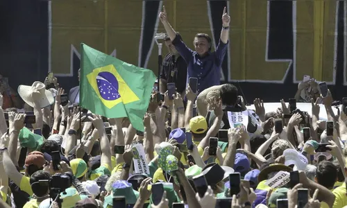 Bolsonaro afirma em ato que nunca será preso