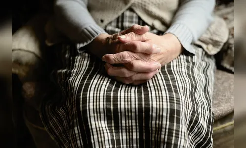 Após brigar com filho, mulher fica sem lugar para dormir