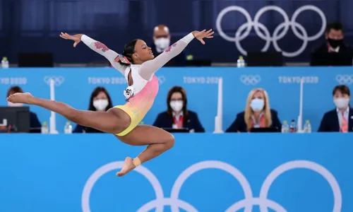 Após ouro e prata, Rebeca Andrade fica em 5º lugar no solo