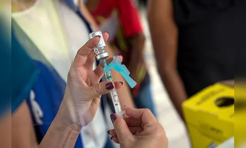 Arapongas vacina público em geral com 25 anos