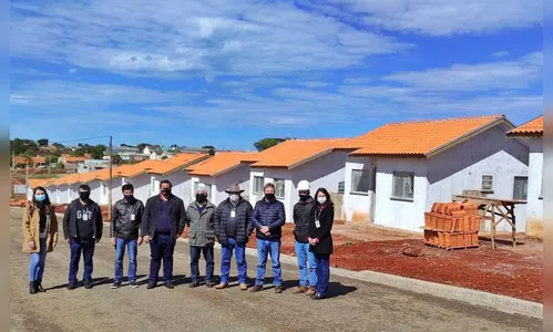 Cohapar realiza vistoria em obras de casas em Lunardelli