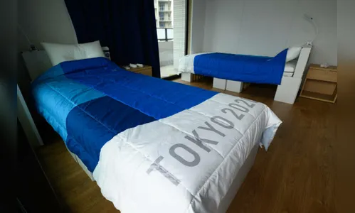 Atleta prova que camas da Vila Olímpica não são 