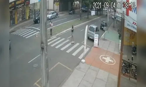 Avô que foi atropelado com neta morre em Maringá