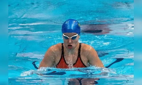Beatriz Carneiro, de Maringá, é bronze na natação em Tóquio