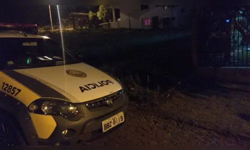 Bebê é encontrado abandonado em terreno baldio no Paraná