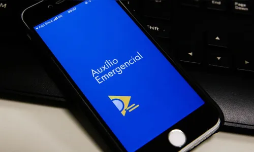 Beneficiários do Bolsa Família recebem auxílio nesta segunda