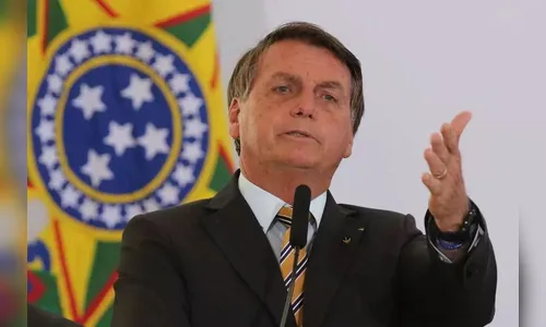 Bolsonaro envia projeto que dificulta remoção de fake news
