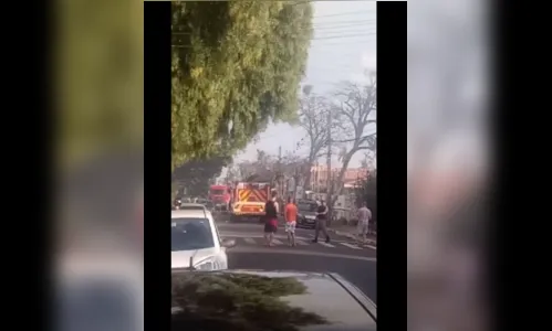 Bombeiros combatem incêndio próximo a Capela Municipal; veja