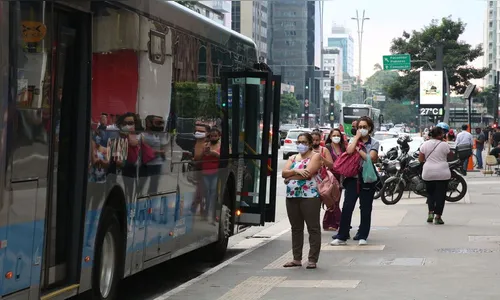 Brasil registra 28 mil novos casos e 698 óbitos em 24 horas