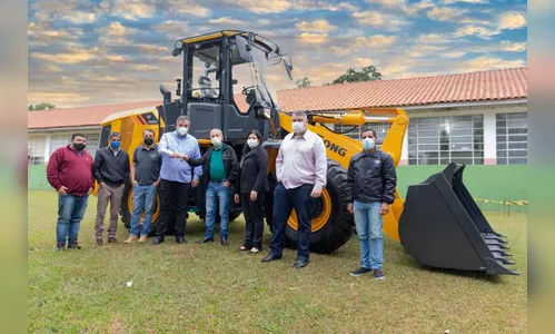 Cambira recebe pá carregadeira no valor de R$ 300 mil