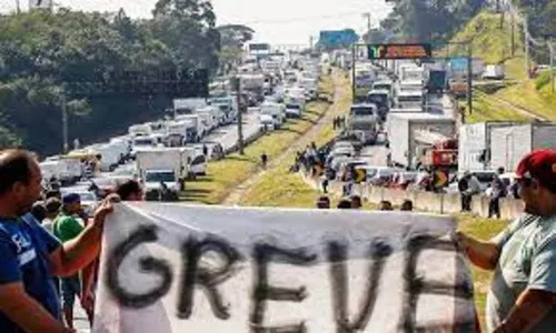Caminhoneiros: entidades decidem sobre adesão à greve