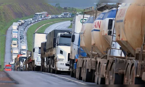 Caminhoneiros seguirão mobilizados até encontro com senador