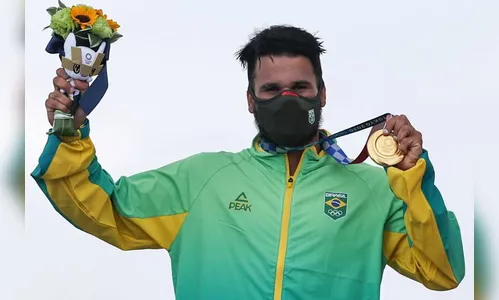 Campeão olímpico, Ítalo Ferreira dedica conquista à avó
