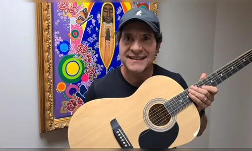 Cantor Daniel doa violão para campanha em Ivaiporã; veja