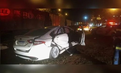 Colisão entre carro e trem deixa dois feridos em Arapongas