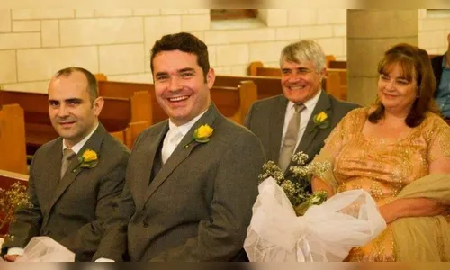 Covid: Homem vê irmão e pais que recusaram vacina morrerem