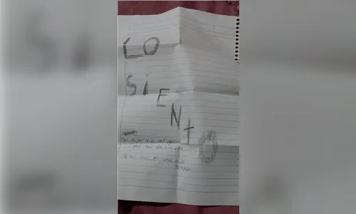 Criança de 2 anos é encontrada morta com bilhete