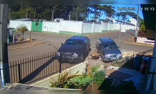 Dentro de 4 dias, muro é derrubado por dois acidentes; vídeo