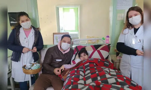 Dia dos pais: Hospital presenteia pacientes e colaboradores