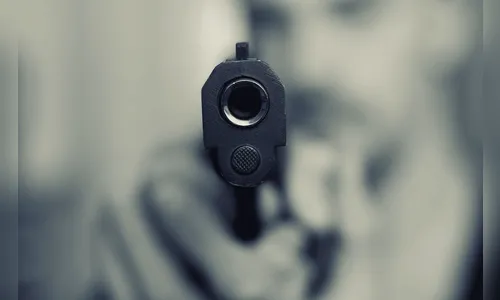 Dupla rouba moto e celulares em Arapongas