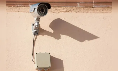 Em Jardim Alegre homem furta câmera de monitoramento