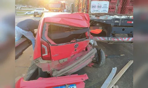 Engavetamento com 9 veículos deixa pessoas feridas na BR-376