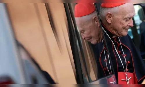 Ex-cardeal é indiciado por molestar adolescente em 1974