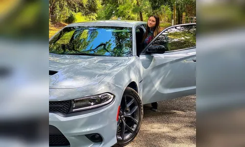 Filha de Gugu, chama carro de luxo de 'coisa'