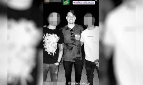 Filho de Bolsonaro é flagrado em festa clandestina