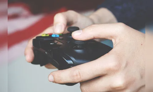 Gamer é investigado por estupro de 9 crianças, diz polícia