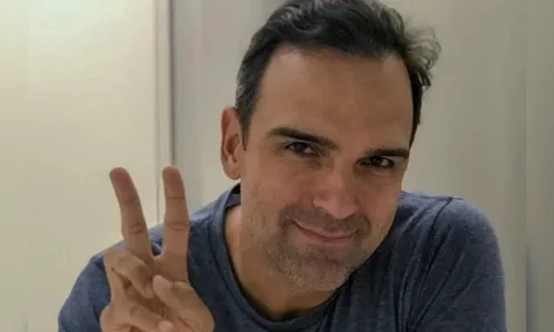 Globo desmente que Tadeu Schmidt assumirá BBB22