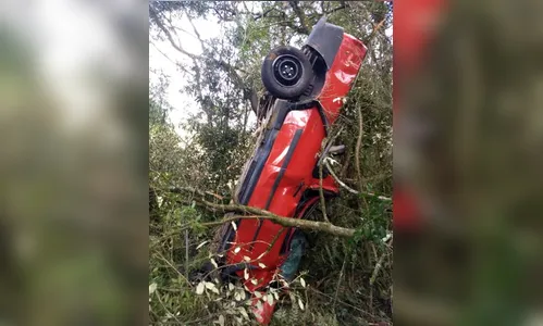Homem é lançado a 43 m de carro e socorrido 16 horas depois