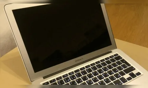 Homem invade escola e furta aparelhos eletrônicos