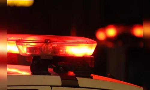 Homem salta de moto em movimento para fugir de abordagem