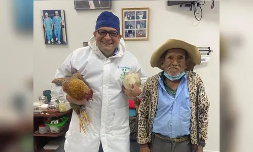 Idoso oferece galinhas como forma de pagamento por cirurgia