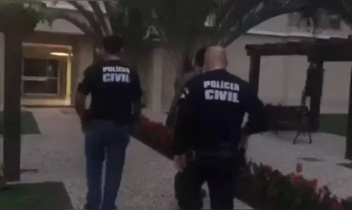 Idoso tenta beijar criança na boca e acaba preso