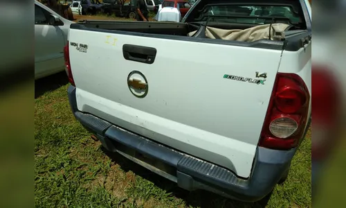 PM recupera picape furtada e prende uma pessoa