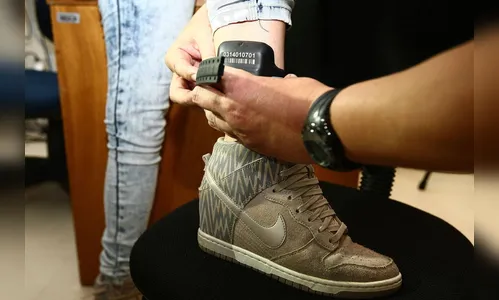 Homem com tornozeleira eletrônica é preso por tráfico